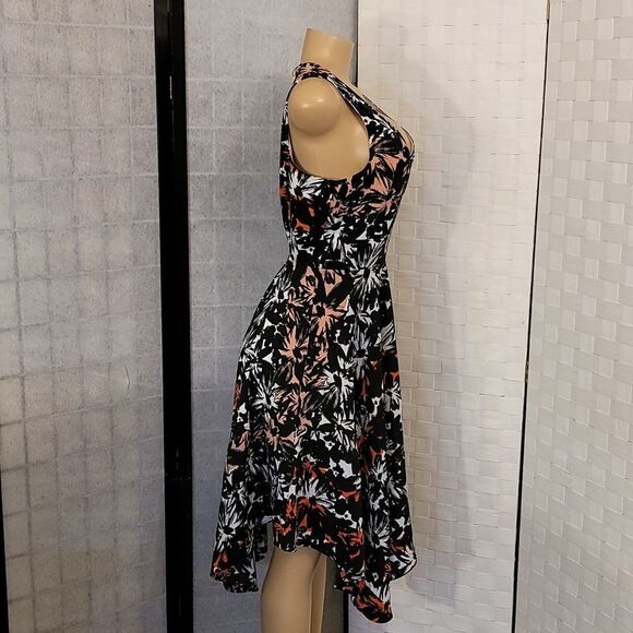 BRAND NEW METAPHOR HANDKERCHIEF FIT-AND-FLARE V-NECK SLEEVELESS FLORAL DRESS - Picture 4 of 15